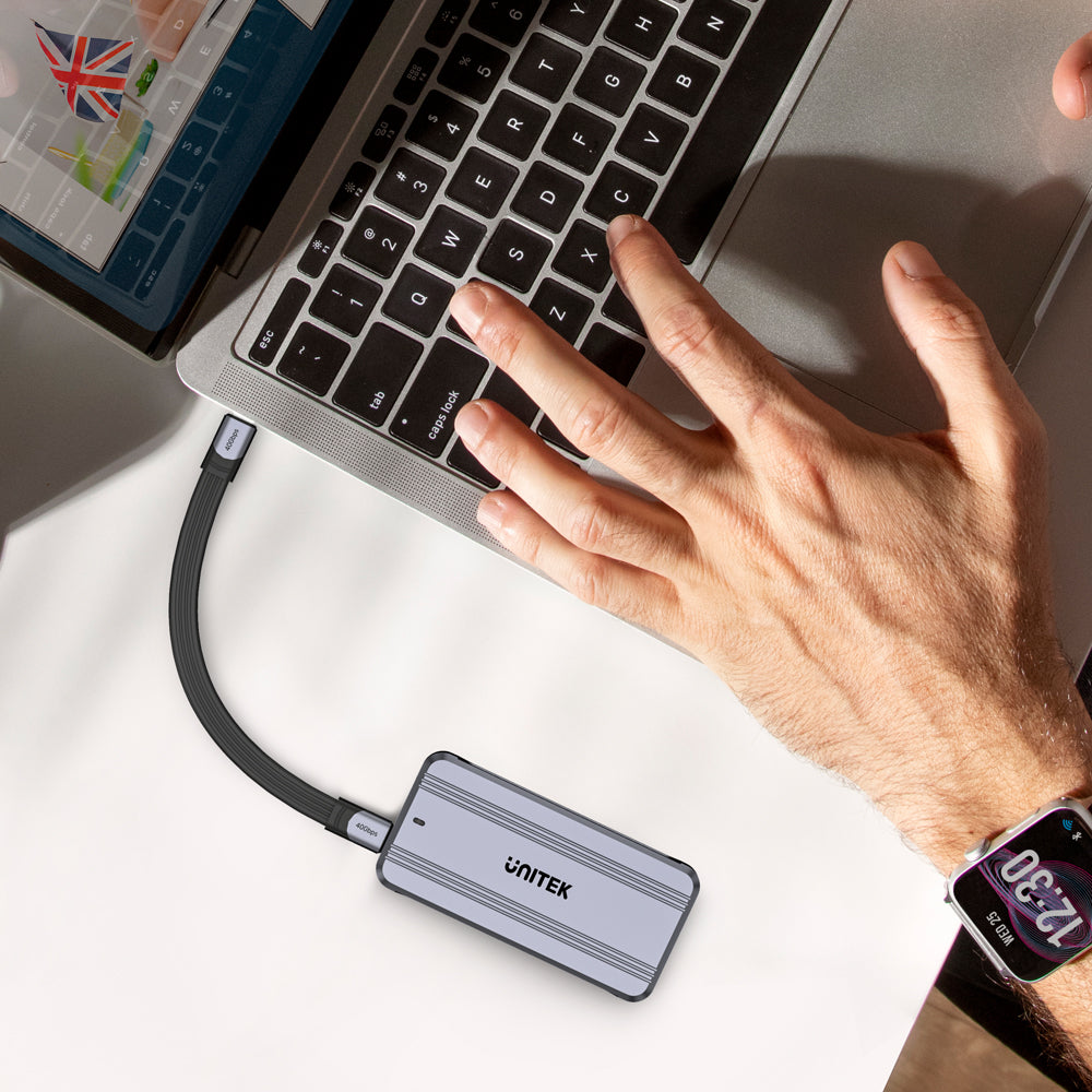 SolidForce Reefer TurboCool USB4 40Gbps M.2 SSD 硬碟盒連散熱風扇