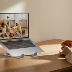 便攜式 USB-C 折疊電腦支架及擴充基座