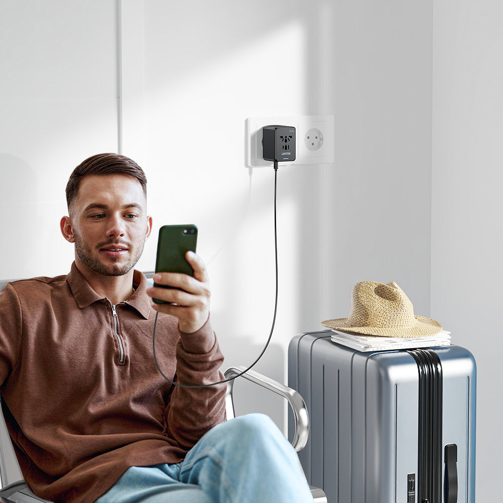 35W 全球通用旅行充電器